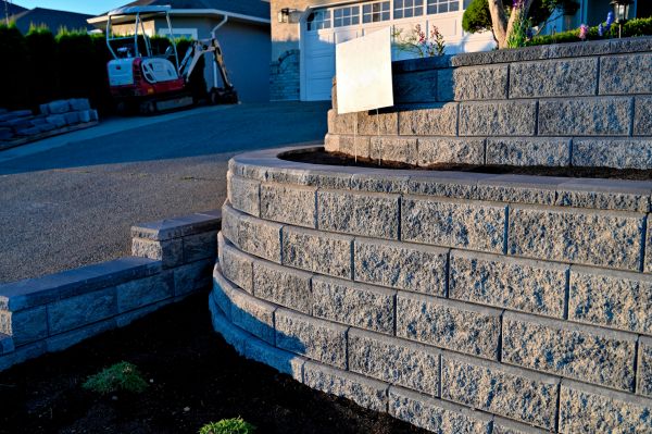 Stone Retaining Wall Repair in Tampa