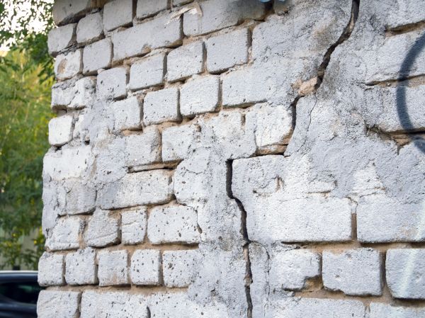 Cracked Brick Wall Repair in Tampa
