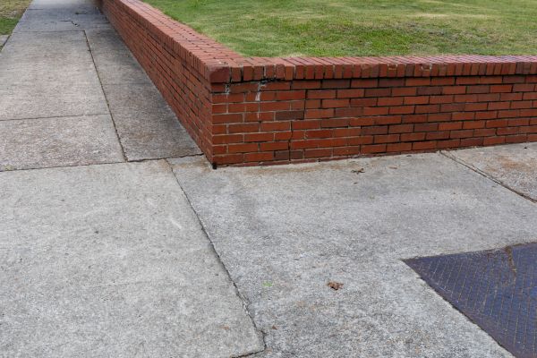 Brick Retaining Wall Repair in Tampa